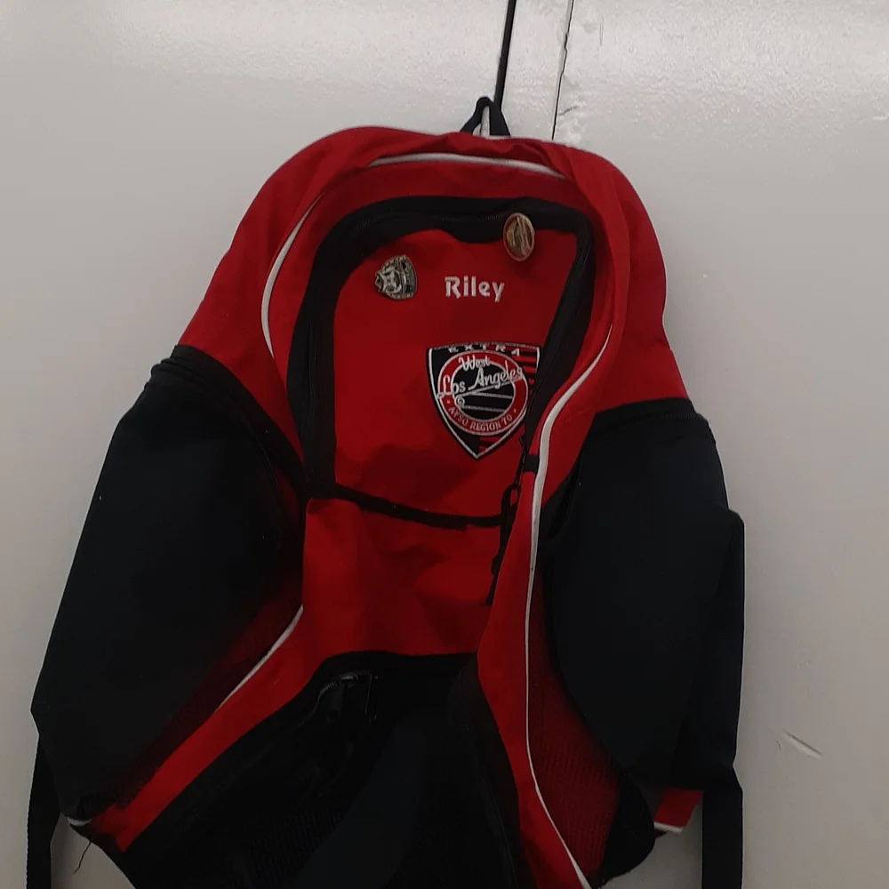 BLACK RED Riley Backpack - Picture 2 of 4